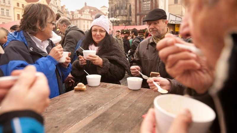 Na Štědrý den se bude v Praze tradičně rozlévat rybí polévka